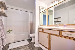 Big Island Condo w/ Pool Access: Walk to Beach!