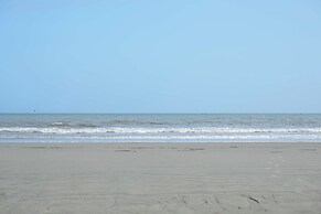 Pool & Beach Access: Villa on Hilton Head Island