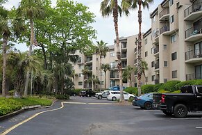 Pool & Beach Access: Villa on Hilton Head Island