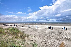 Remodeled Cottage on Sparrow Pond, Walk to Beach!