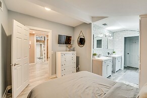 Family Home w/ Private Pool: 24 Mi to Disney!