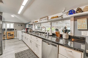 Family Home w/ Private Pool: 24 Mi to Disney!