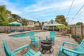 Family Home w/ Private Pool: 24 Mi to Disney!