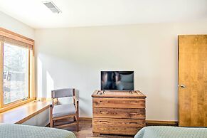 Wintergreen Condo w/ Balcony + Mountain Views!