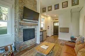 Lake Tahoe Views & Hot Tub: Stunning Luxury Home!