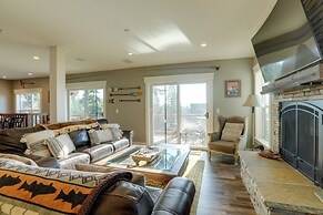 Lake Tahoe Views & Hot Tub: Stunning Luxury Home!