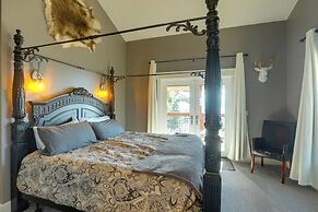 Lake Tahoe Views & Hot Tub: Stunning Luxury Home!