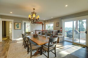 Lake Tahoe Views & Hot Tub: Stunning Luxury Home!