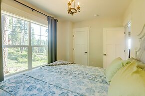 Lake Tahoe Views & Hot Tub: Stunning Luxury Home!