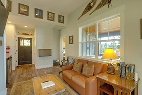 Lake Tahoe Views & Hot Tub: Stunning Luxury Home!