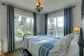 Lake Tahoe Views & Hot Tub: Stunning Luxury Home!