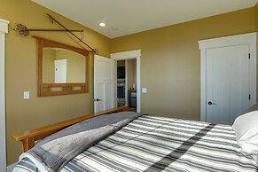 Lake Tahoe Views & Hot Tub: Stunning Luxury Home!