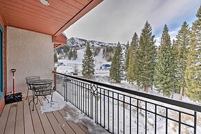 Ski-in/ski-out Solitude Condo w/ Rooftop Hot Tub!