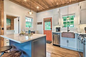Charming Bristol Cottage w/ Private Beach!