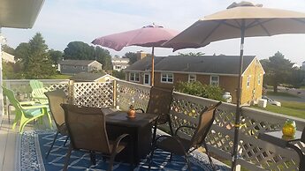 Rhode Island Oceanview Retreat: Walk to Shore!