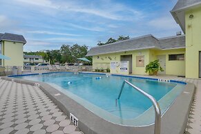 Siesta Key Condo w/ Heated Pool < 1 Mi to Beach