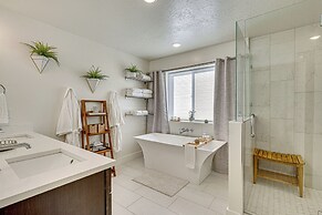 Stunning Home w/ Hot Tub Near Park City Skiing!