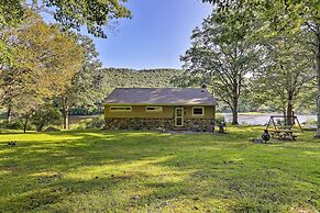 Beach Lake Cabin on Delaware River w/ Sunroom!