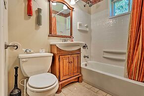 Beach Lake Cabin on Delaware River w/ Sunroom!