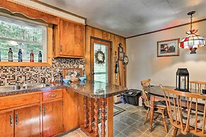 Beach Lake Cabin on Delaware River w/ Sunroom!