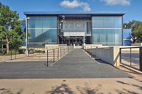 Pool & Hot Tub: Ideally Located 'austin Oasis'