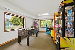 Gull Lake All-season Getaway w/ Private Deck