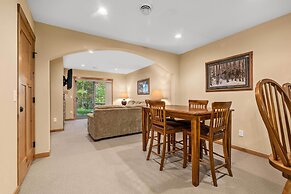 Gull Lake All-season Getaway w/ Private Deck