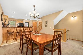Gull Lake All-season Getaway w/ Private Deck