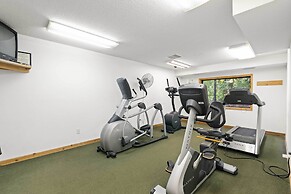 Gull Lake All-season Getaway w/ Private Deck