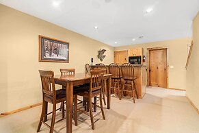 Gull Lake All-season Getaway w/ Private Deck