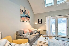 Ski-in/ski-out Tenney Mountain Condo w/ Fireplace!