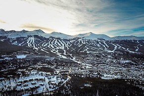 The Chelsea Condo w/ Hot Tub & Pool Access!