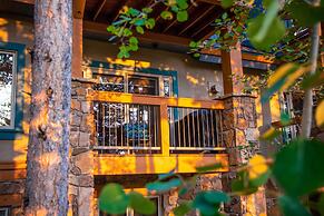 The Chelsea Condo w/ Hot Tub & Pool Access!