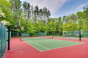 Cozy Bartlett Condo w/ Deck & Resort Amenities!