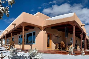 Santa Fe Sanctuary With Views at Every Turn