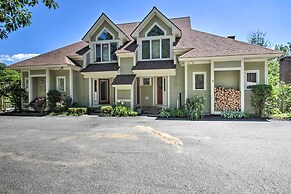 Spacious Ski-in/out Black Mountain Home w/ Deck!