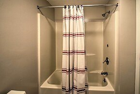 Quiet & Cozy White Mtns Getaway: 4 Mi to Cranmore!