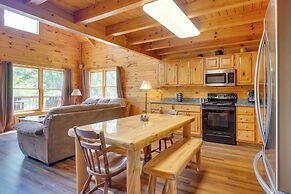 Pigeon Forge Cabin w/ Hot Tub: 5 Mi to Dollywood