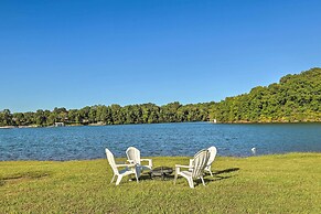 Waterfront Oasis On Tims Ford Lake: Pool/kayak!