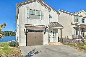 Waterfront Oasis On Tims Ford Lake: Pool/kayak!