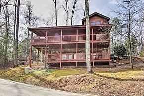3 Mi to Gatlinburg: Cabin w/ Deck & Pool Table!