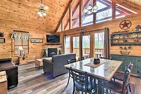 3 Mi to Gatlinburg: Cabin w/ Deck & Pool Table!
