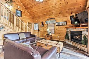 3 Mi to Gatlinburg: Cabin w/ Deck & Pool Table!