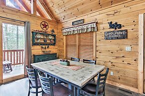 3 Mi to Gatlinburg: Cabin w/ Deck & Pool Table!