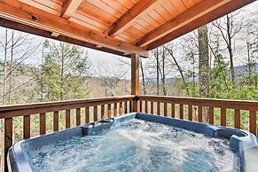3 Mi to Gatlinburg: Cabin w/ Deck & Pool Table!