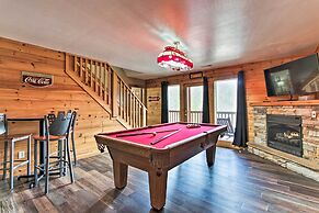 3 Mi to Gatlinburg: Cabin w/ Deck & Pool Table!