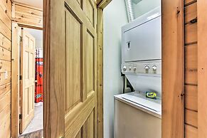 3 Mi to Gatlinburg: Cabin w/ Deck & Pool Table!