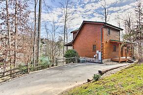 3 Mi to Gatlinburg: Cabin w/ Deck & Pool Table!