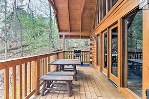 3 Mi to Gatlinburg: Cabin w/ Deck & Pool Table!