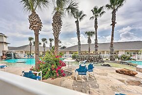 Sunny Townhome w/ Pool Access ~ 1 Mi to Beach